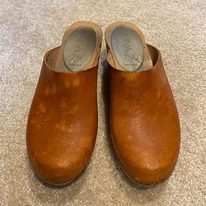 Nina Z New York size 39 cognac leather handmade clogs